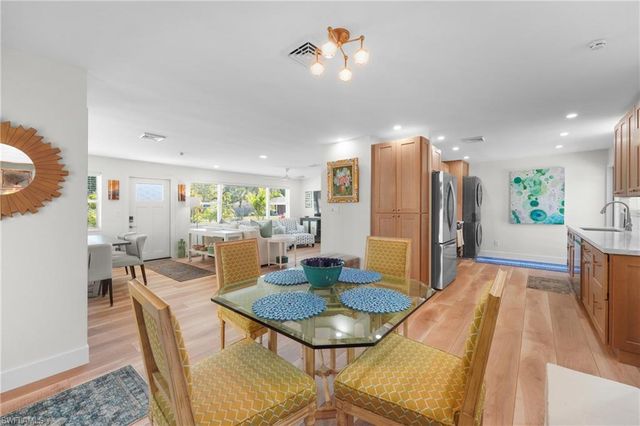 2855 10th ST N, Naples, FL 34103