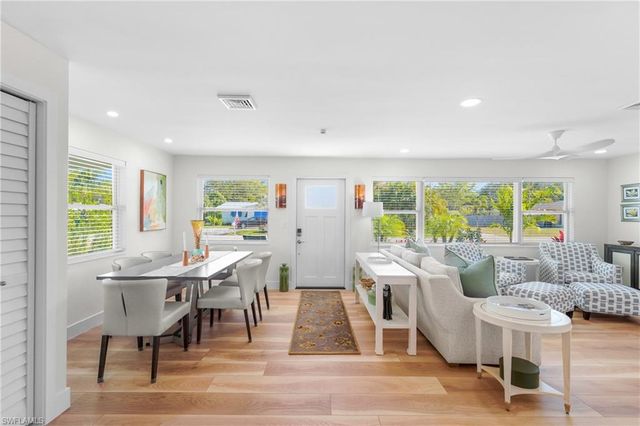 2855 10th ST N, Naples, FL 34103