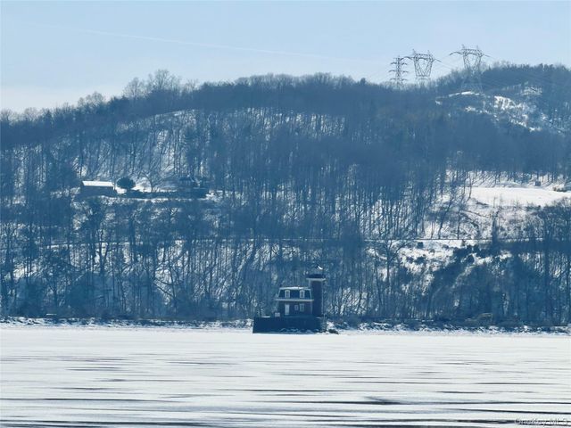 8874 Us Route 9W, Athens, NY 12015