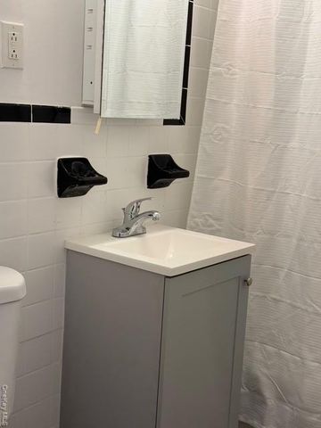 175-45 88th Avenue 6F, Jamaica, NY 11432