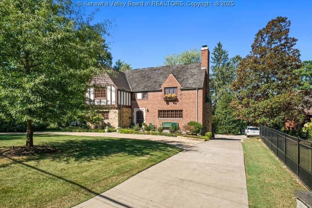 15 Norwood Road, Charleston, WV 25314