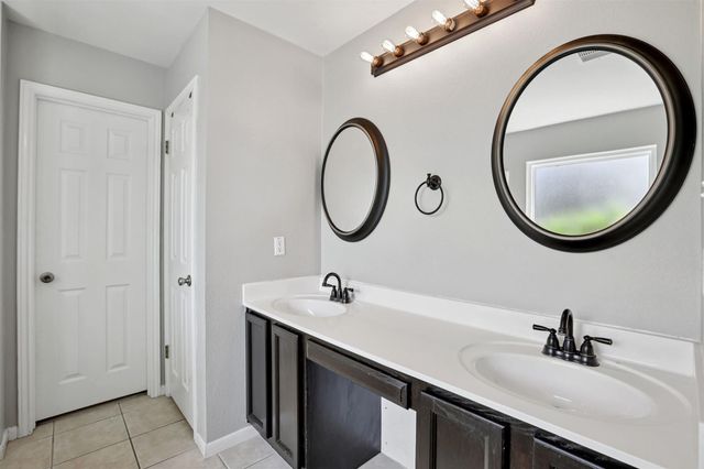 902 Ridgemont CIR, Leander, TX 78641