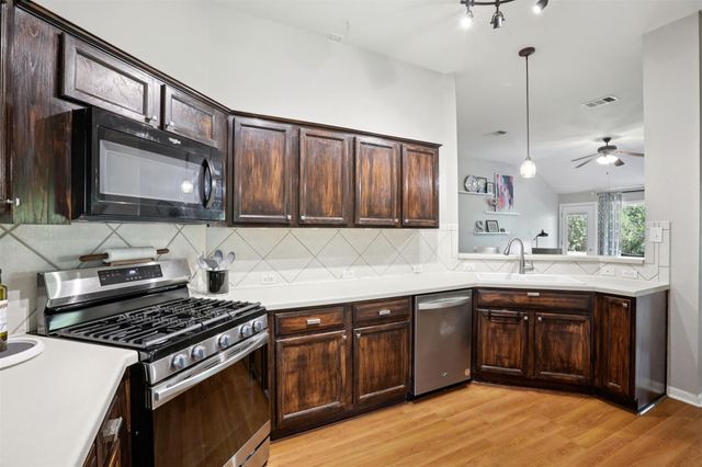 902 Ridgemont CIR, Leander, TX 78641