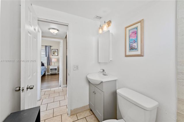 1127 NE 5th Ave 4, Fort Lauderdale, FL 33304