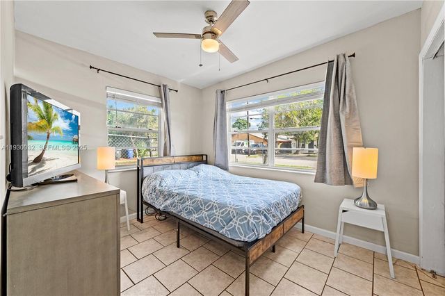 1127 NE 5th Ave 4, Fort Lauderdale, FL 33304