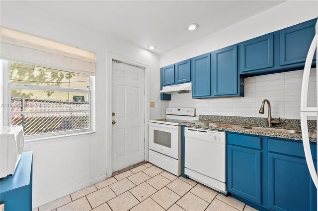 1127 NE 5th Ave 4, Fort Lauderdale, FL 33304