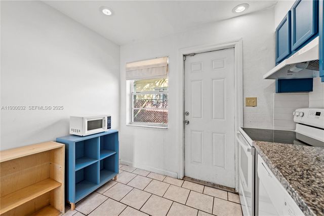 1127 NE 5th Ave 4, Fort Lauderdale, FL 33304