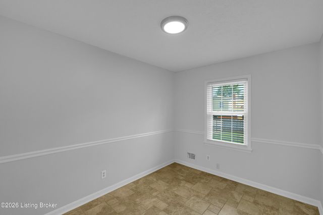 8605 Amerivan Dr, Louisville, KY 40299