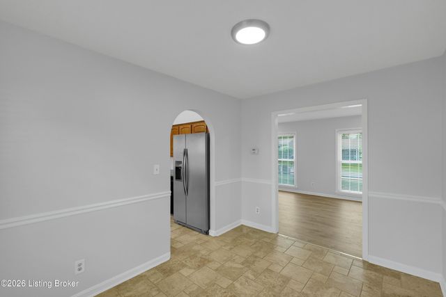 8605 Amerivan Dr, Louisville, KY 40299