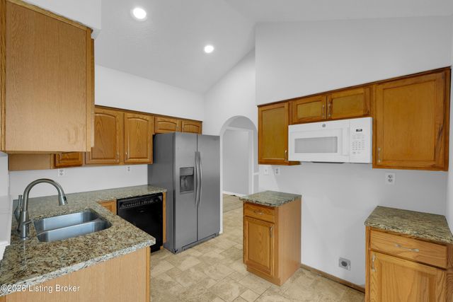 8605 Amerivan Dr, Louisville, KY 40299