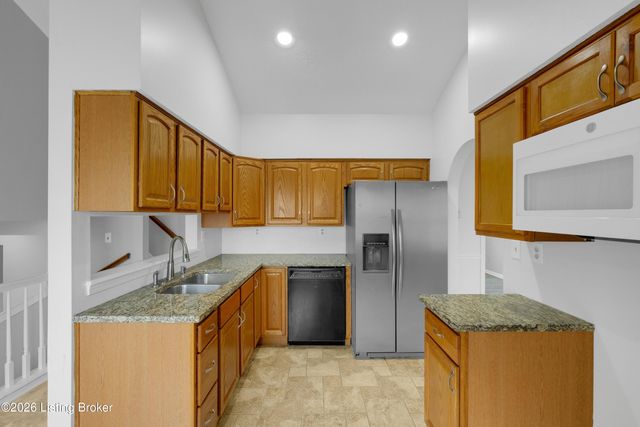 8605 Amerivan Dr, Louisville, KY 40299