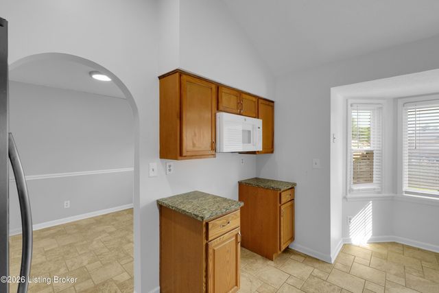 8605 Amerivan Dr, Louisville, KY 40299