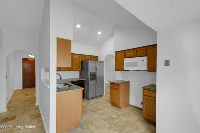8605 Amerivan Dr, Louisville, KY 40299