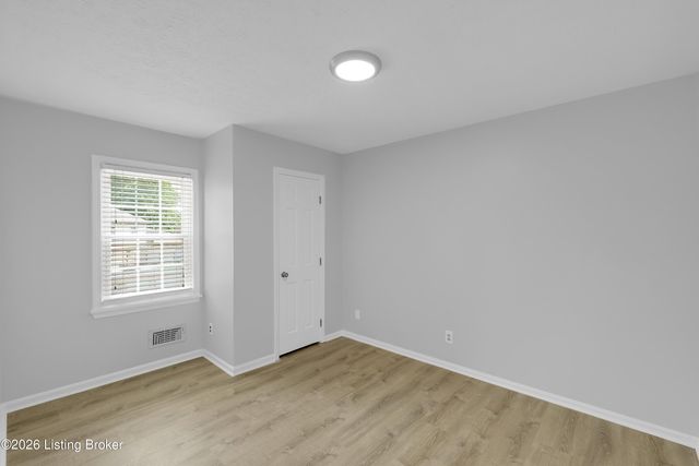 8605 Amerivan Dr, Louisville, KY 40299