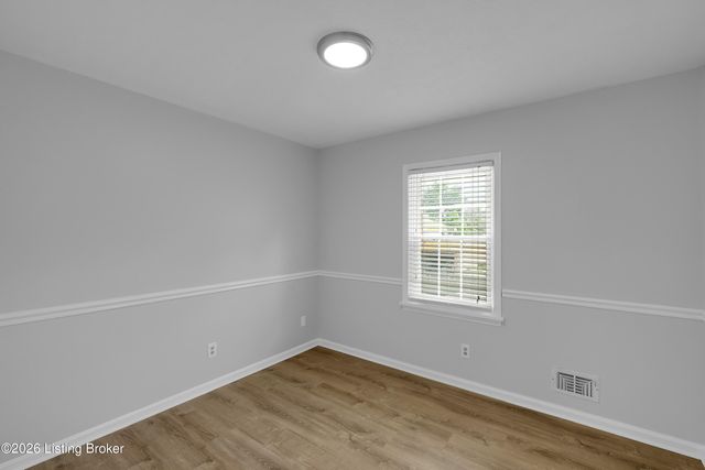 8605 Amerivan Dr, Louisville, KY 40299
