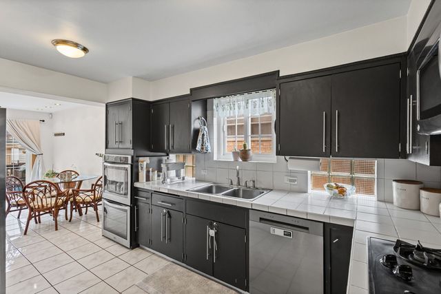 2816 Wenonah Avenue, Berwyn, IL 60402