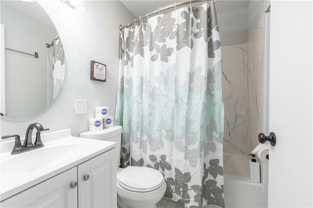 3221 E 11 Street, Kansas City, MO 64127