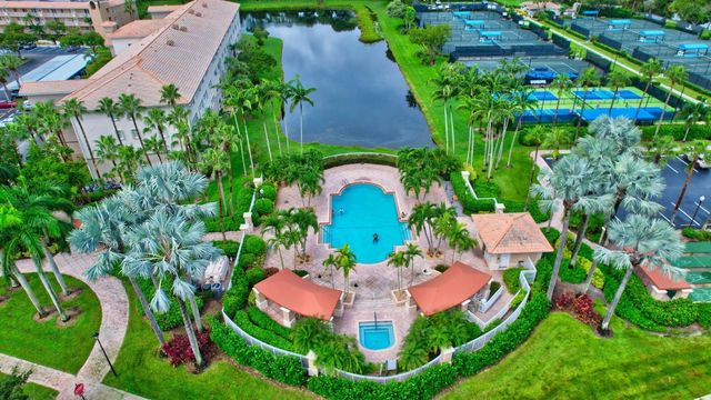 12474 Crystal Pointe Drive 202, Boynton Beach, FL 33437