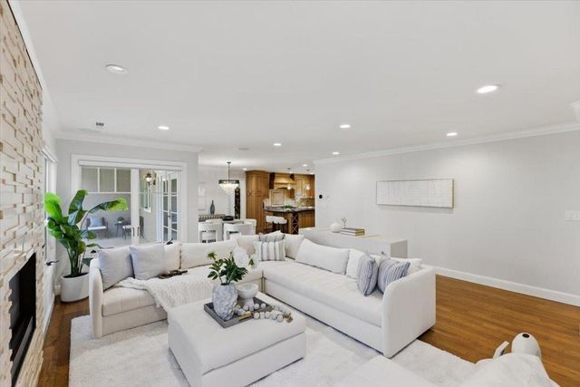 20483 Glen Brae Drive, Saratoga, CA 95070