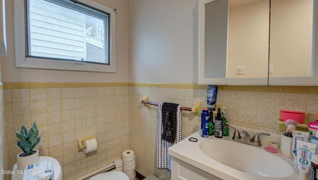 20 Lincoln Avenue, Amsterdam, NY 12010