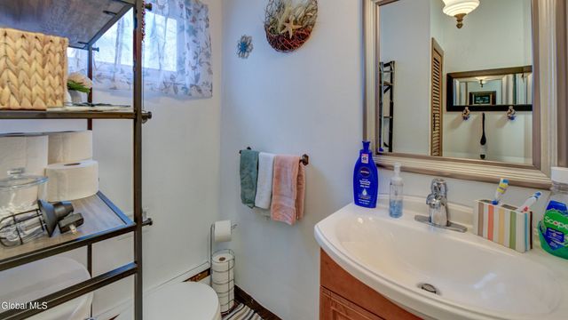 20 Lincoln Avenue, Amsterdam, NY 12010