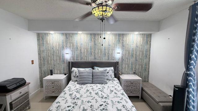 5077 NW 7th Street 914, Miami, FL 33126