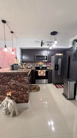 5077 NW 7th Street 914, Miami, FL 33126