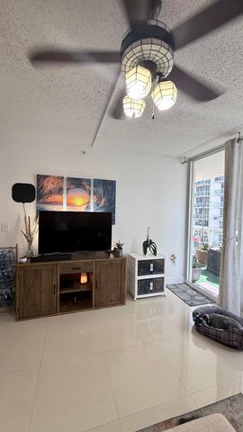 5077 NW 7th Street 914, Miami, FL 33126