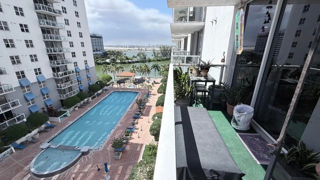 5077 NW 7th Street 914, Miami, FL 33126