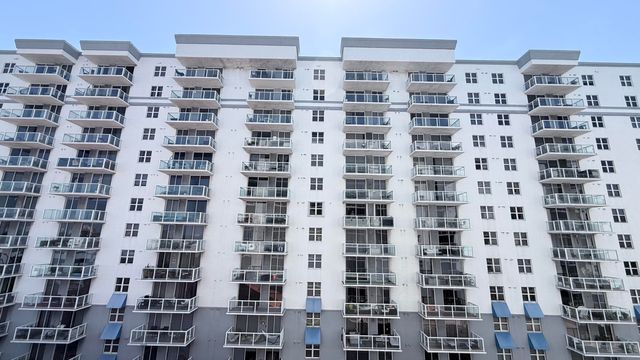 5077 NW 7th Street 914, Miami, FL 33126
