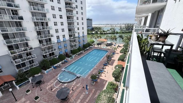 5077 NW 7th Street 914, Miami, FL 33126