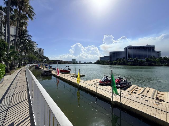 5077 NW 7th Street 914, Miami, FL 33126