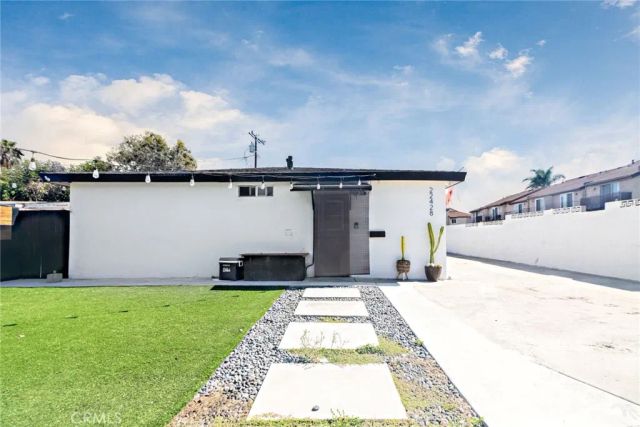 22428 Devlin, Hawaiian Gardens, CA 90716