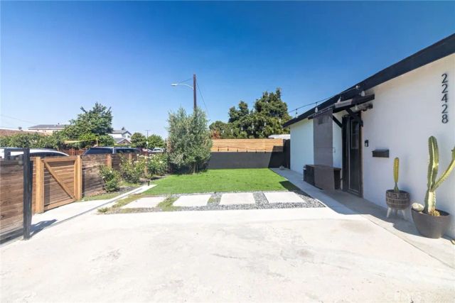 22428 Devlin, Hawaiian Gardens, CA 90716