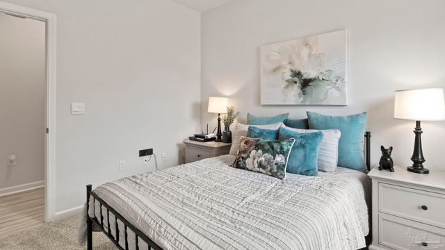 2138 Aqua St, Gulf Breeze, FL 32563