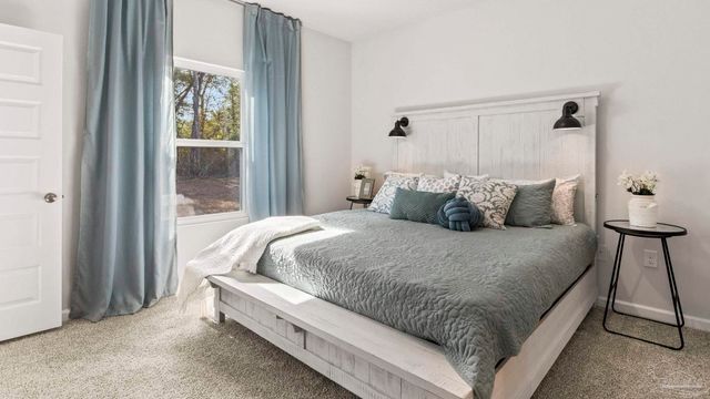 2138 Aqua St, Gulf Breeze, FL 32563