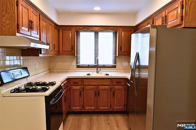 28 Elmhurst Street 1, Elmwood Park, NJ 07407