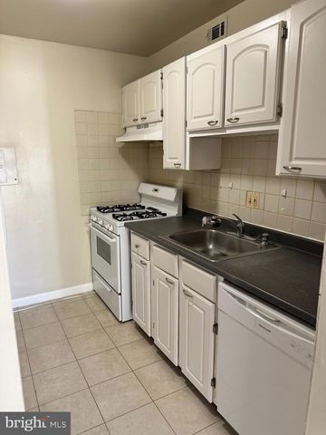 5101 CROSSFIELD CT #11, Rockville, MD 20852
