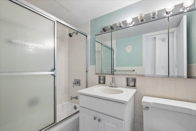 1440 N Lake Shore Drive 12H, Chicago, IL 60610