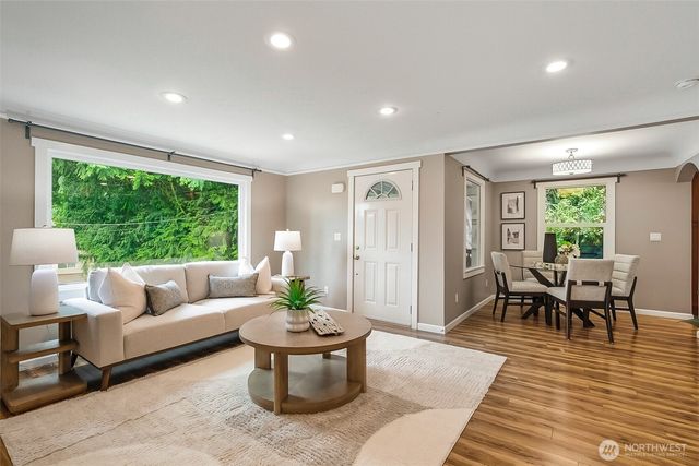 8800 Ravenna Avenue NE, Seattle, WA 98115
