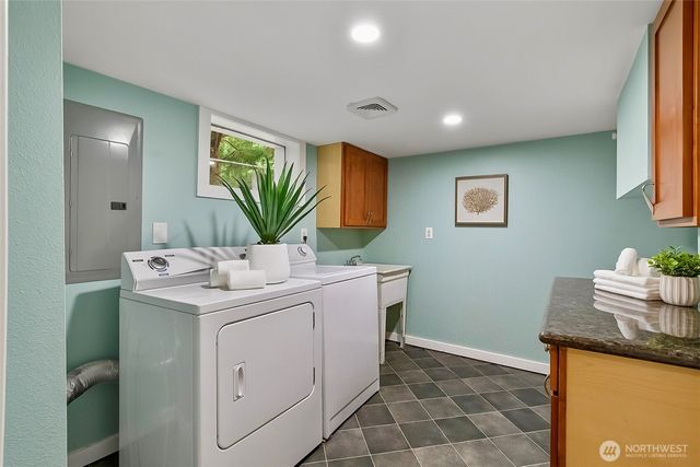 8800 Ravenna Avenue NE, Seattle, WA 98115
