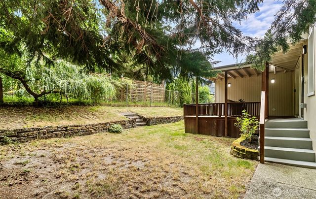 8800 Ravenna Avenue NE, Seattle, WA 98115