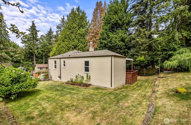8800 Ravenna Avenue NE, Seattle, WA 98115