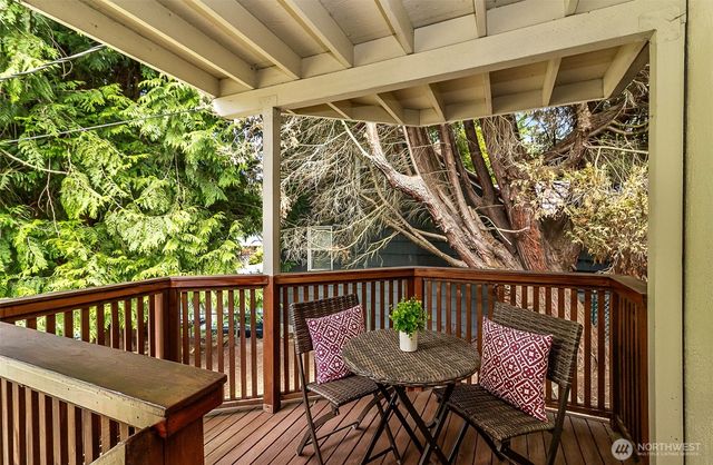 8800 Ravenna Avenue NE, Seattle, WA 98115
