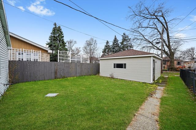 9552 S California Avenue, Evergreen Park, IL 60805