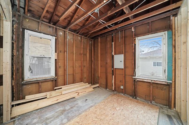 9552 S California Avenue, Evergreen Park, IL 60805