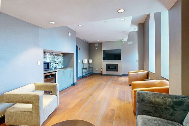 140 Shawmut Ave 2A, Boston, MA 02118