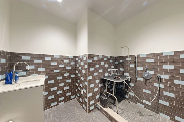 140 Shawmut Ave 2A, Boston, MA 02118