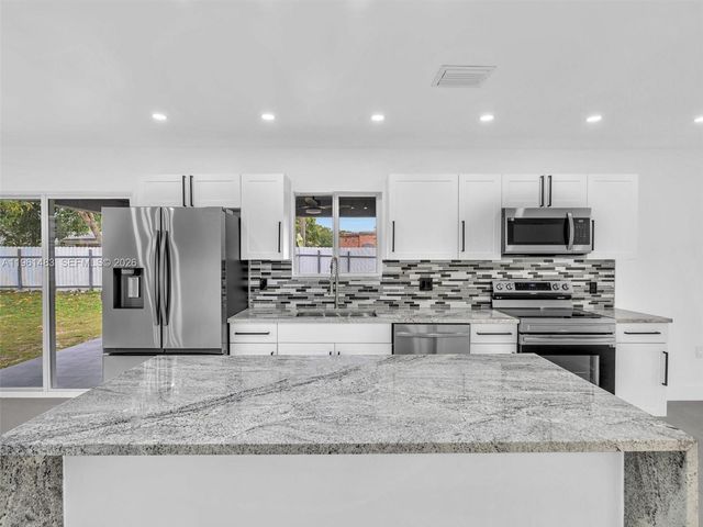 1140 NE 139th St, North Miami, FL 33161