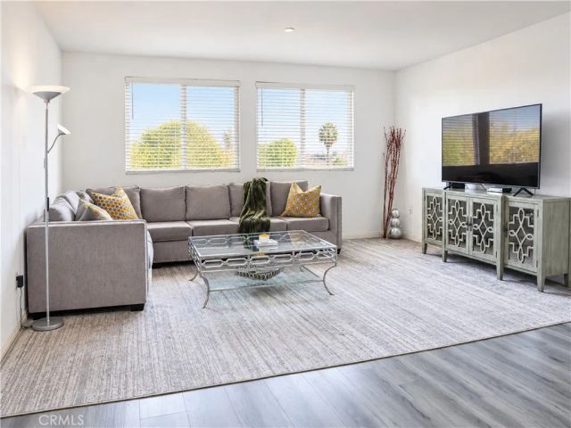 13951 Sherman Way 301, Van Nuys, CA 91405
